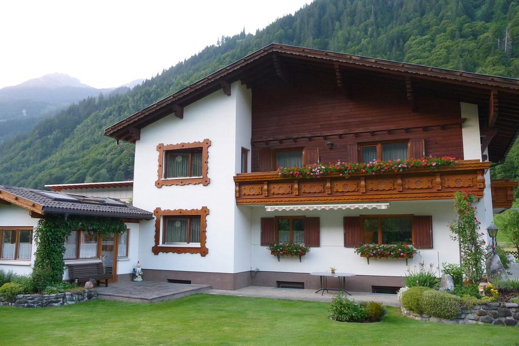 Haus Maella Apartment Sankt Gallenkirch Exterior photo